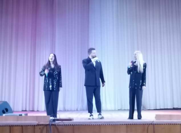 Солисты «Экспресс-бэнда» выступили для жителей ЛНР и ДНР